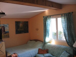 Fer et planche à repasser, Wi-Fi, literie fournie