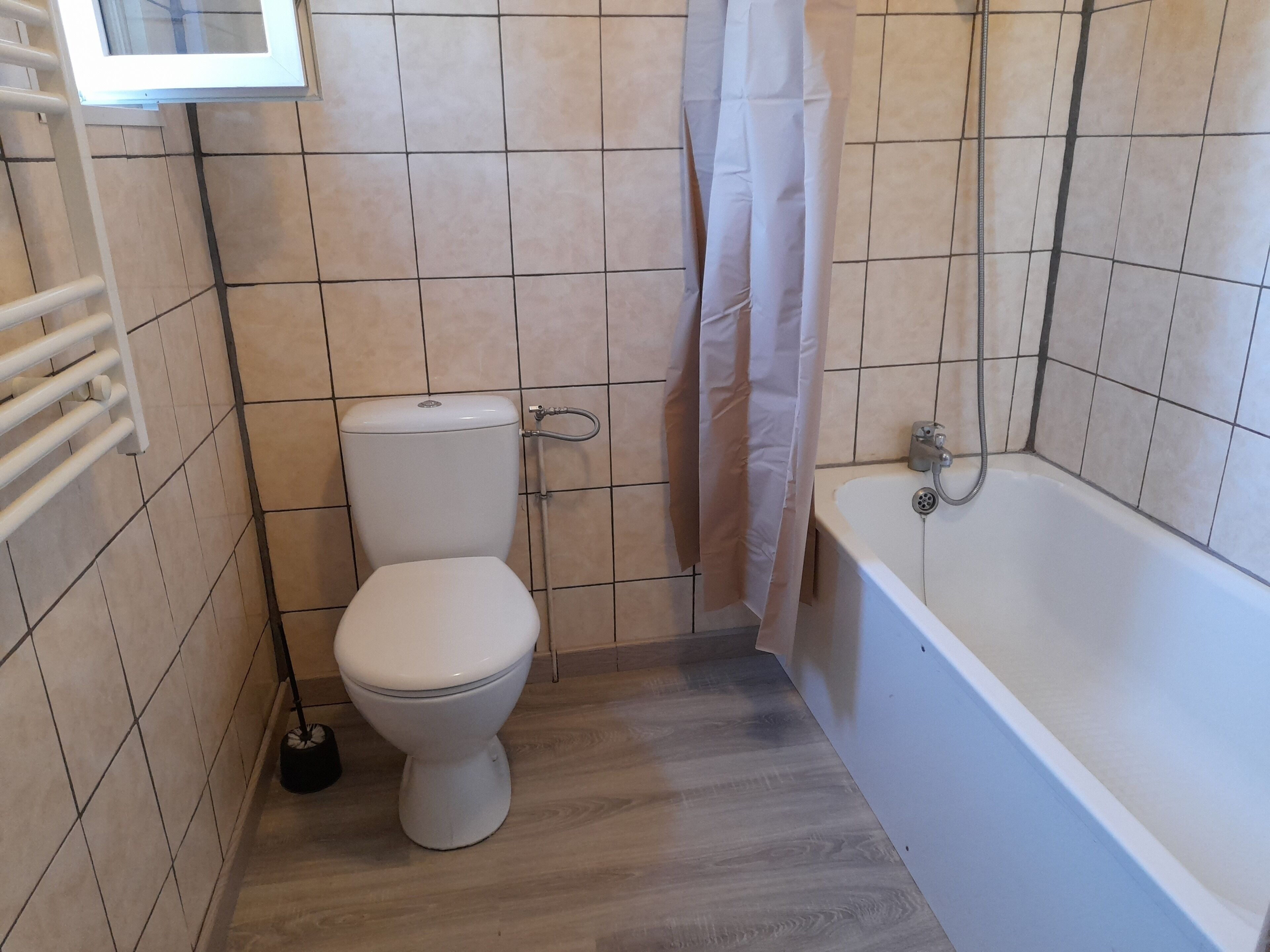 A bathroom with a toilet, a shower, and a bathtub.