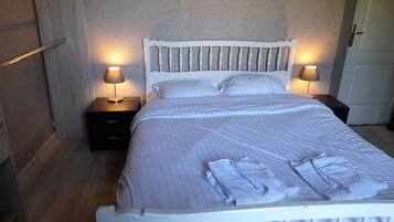 1 chambre, coffres-forts dans les chambres, fer et planche à repasser