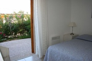 2 bedrooms, iron/ironing board, free WiFi