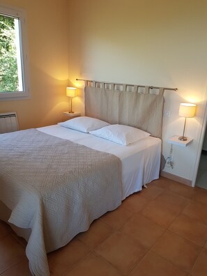 3 bedrooms, iron/ironing board, travel cot, free WiFi