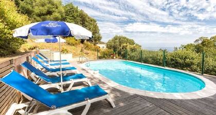 Villa avec piscine et vue sur la mer dans un écrin de nature proche de la plage