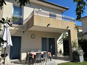 Outdoor dining - 1 Minute From The Seaside Villa Duplex Garden Clim Wifi (Santa-Lucia-di-Moriani)