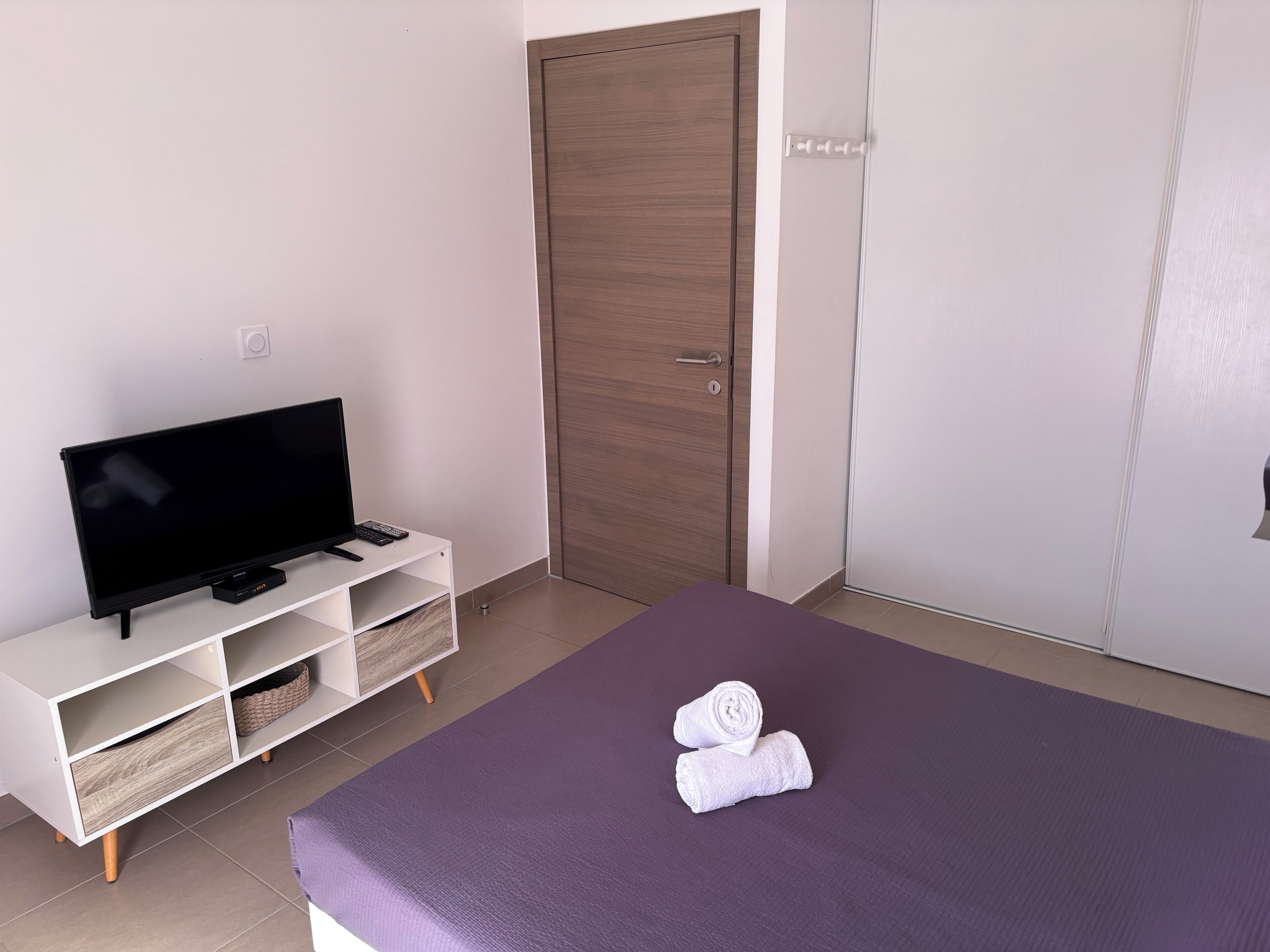 2 chambres, fer et planche à repasser, lit parapluie, Wi-Fi gratuit