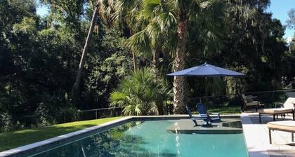 Beautiful pool/hot tub home between Disney & Busch Gardens!