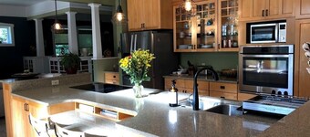 Beautiful pool/hot tub home between Disney & Busch Gardens!