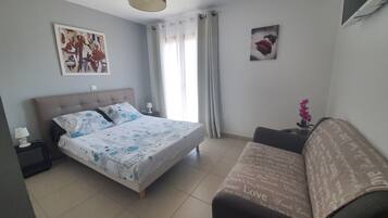 3 bedrooms, iron/ironing board, travel crib, free WiFi