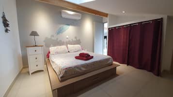 3 habitaciones, tabla de planchar con plancha y cuna de viaje