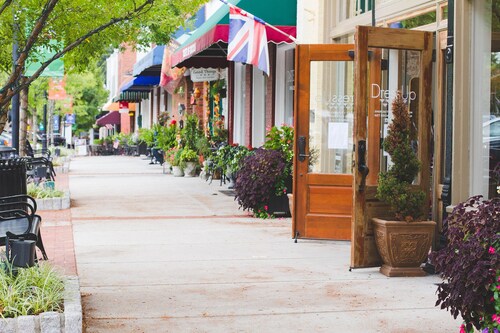 3B/2B All-Inclusive Monthly Rental in Historic Norcross w/ Parking, W/D