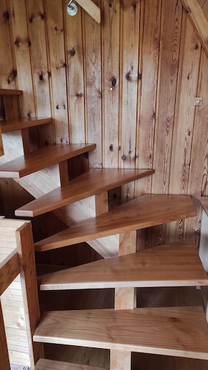 A wooden staircase with multiple steps and handrails, leading upwards. - Chalet les Epilobes with its unusual pointed hat and breathtaking view! (Xonrupt-Longemer)