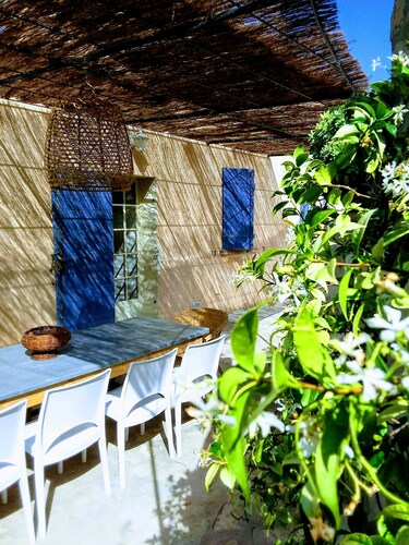"L'Autre Maison" in Cotignac—accommodates 6 people, bright, beautiful garden with a view, all-inclusive price!