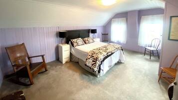 4 bedrooms, desk, iron/ironing board, travel crib