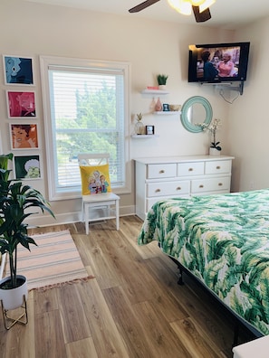 4 bedrooms, iron/ironing board, travel crib, free WiFi - Hot Tub + Arcade + Pool Table, 7-Min Walk to Beach, Pets ok, Sleeps 8 adults (rodanthe)