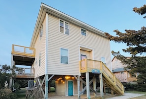 Exterior - Hot Tub + Arcade + Pool Table, 7-Min Walk to Beach, Pets ok, Sleeps 8 adults (rodanthe)