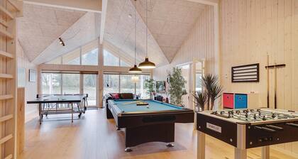 9 bedroom beautiful home in Spøttrup