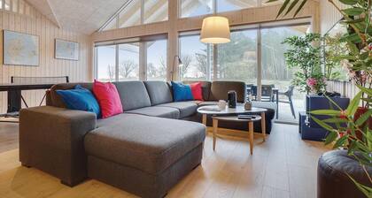 9 bedroom beautiful home in Spøttrup