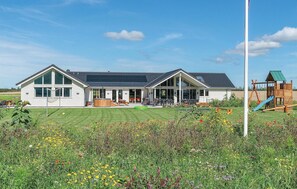 Children's area - 9 bedroom beautiful home in Spøttrup (Spøttrup)