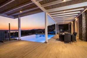 Outdoor pool, an infinity pool