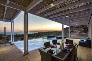 Outdoor pool, an infinity pool
