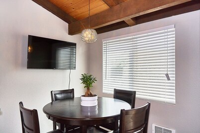 Southcenter Condo in Great Location! ~ Minutes Away From Seattle And SeaTac