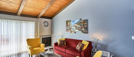 TV, fireplace