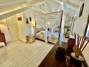 4 chambres, coffres-forts dans les chambres, fer et planche à repasser