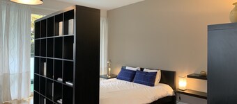 Large charming apartment, bright, close to the center and the Old Town