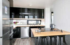 Fridge, stovetop, dishwasher, coffee/tea maker - Stunning home in Løkken with WiFi (Løkken)