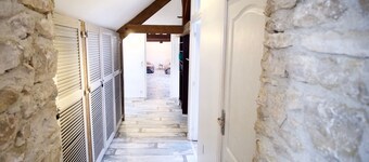 "Les agapes" Gran casa rural de 350 m2 en parque vallado para hasta 18 personas.
