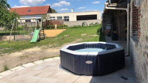 Bain à remous extérieur