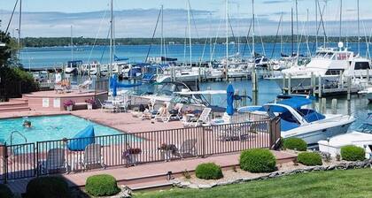 Cozy Boat House II Lake Charlevoix: Amazing Views and Pool