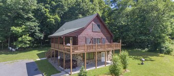 Wooded Retreat with Hot Tub & Pool Table Near Wisp
