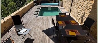 Dordogne, en el corazón del Périgord Negro, casa de pueblo con piscina privada