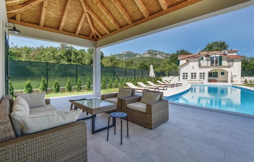 Luxurious home in Hrvace