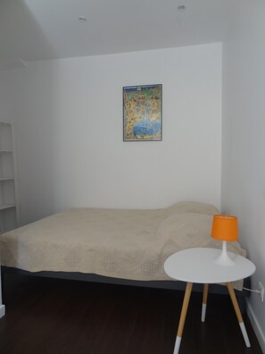 2 chambres, chambres insonorisées, fer et planche à repasser