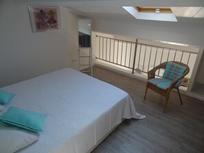 2 Schlafzimmer, schallisolierte Zimmer, Bügeleisen/Bügelbrett