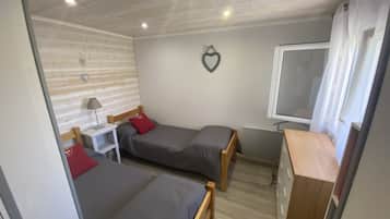 2 bedrooms, iron/ironing board, free WiFi