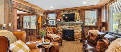 Una Smart TV, una chimenea