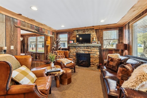 Downtown 3 BR Fenced yard-Pets OK