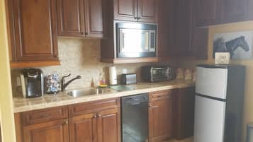 Refrigerador, microondas, lavavajillas, cafetera/tetera