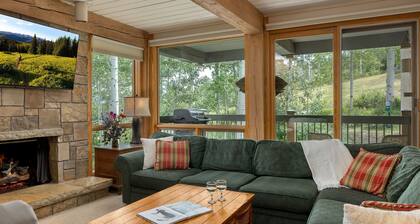 Top of the Village~Ski-in/out~HT~Pool~Grill~Parking