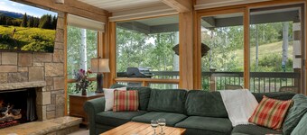 Top of the Village~Ski-in/out~HT~Pool~Grill~Parking