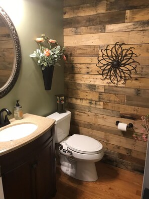 Shower, jetted bath, hair dryer, towels