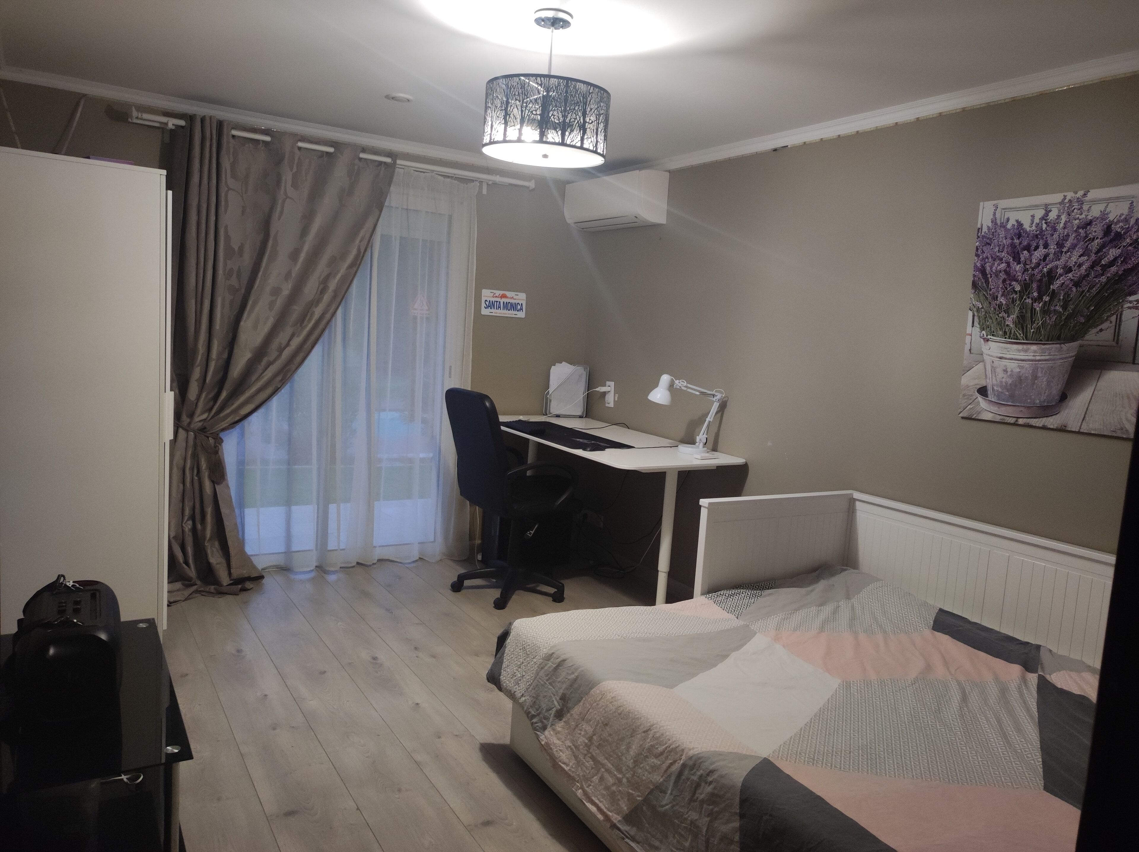 6 bedrooms, iron/ironing board, WiFi, bed sheets