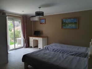 6 chambres, fer et planche à repasser, Wi-Fi, draps fournis