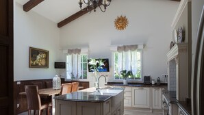 Dining - Luxury villa for holidays Aix en Provence. (Aix-en-Provence)