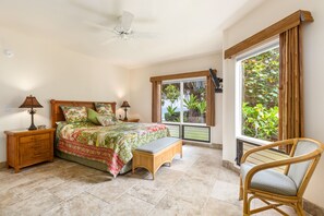 2 makuuhuonetta, tallelokero huoneessa, silitysrauta/-lauta