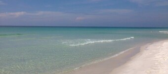 Piscine chauffée privée clôturée - 4 vélos - Accueil mis à jour - `Endless Summer`