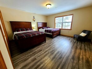 5 bedrooms, desk, iron/ironing board, free WiFi - Beautiful Lakefront w Private Beach/Hot Tub/ Boats/ Fire Pit (Long Pond)