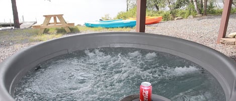 Tina de hidromasaje al aire libre